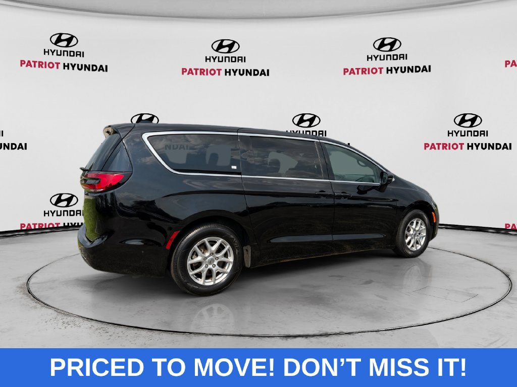 Used 2025 Chrysler Pacifica Select Van Passenger Van
