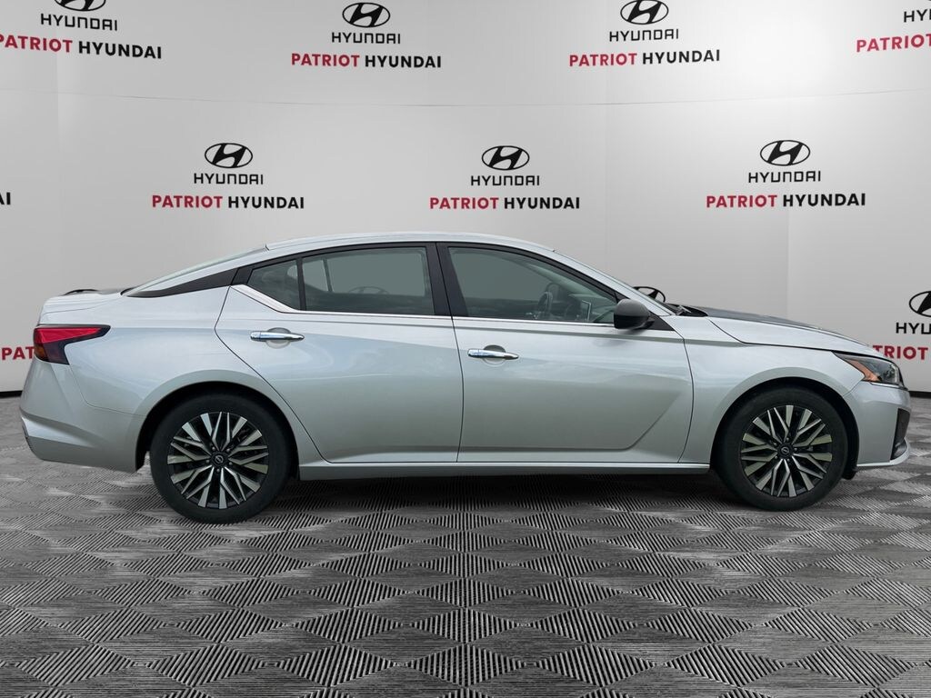Used 2024 Nissan Altima 2.5 SV Sedan