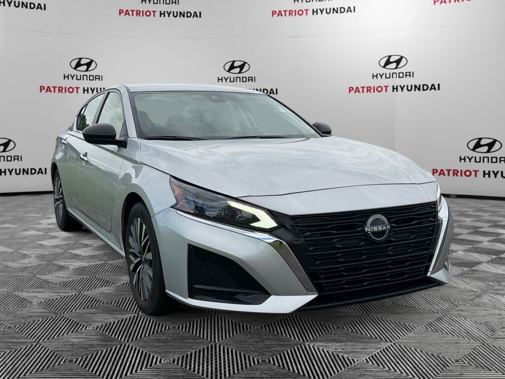 Used 2024 Nissan Altima 2.5 SV Sedan