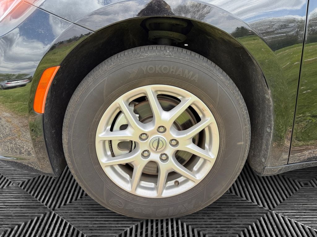 2024 Chrysler Pacifica Touring L - Photo 15