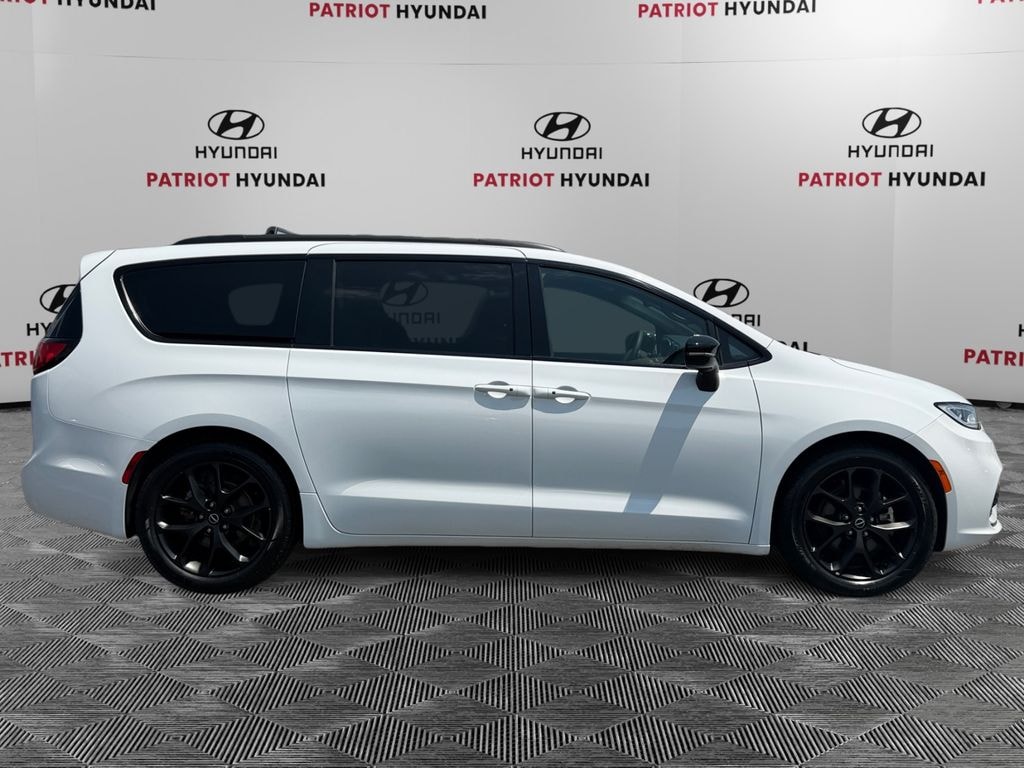 Used 2025 Chrysler Pacifica Limited Van Passenger Van