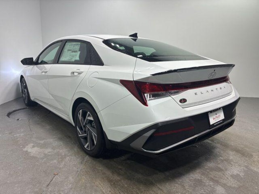 New 2025 Hyundai Elantra SEL Sport Sedan