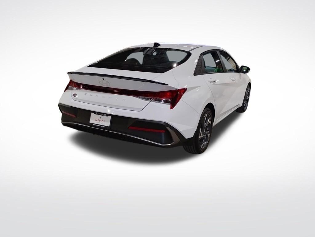 New 2025 Hyundai Elantra SEL Sport Sedan