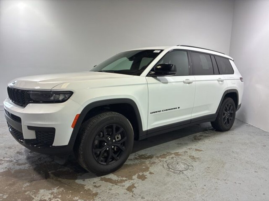 Used 2024 Jeep Grand Cherokee L Laredo SUV