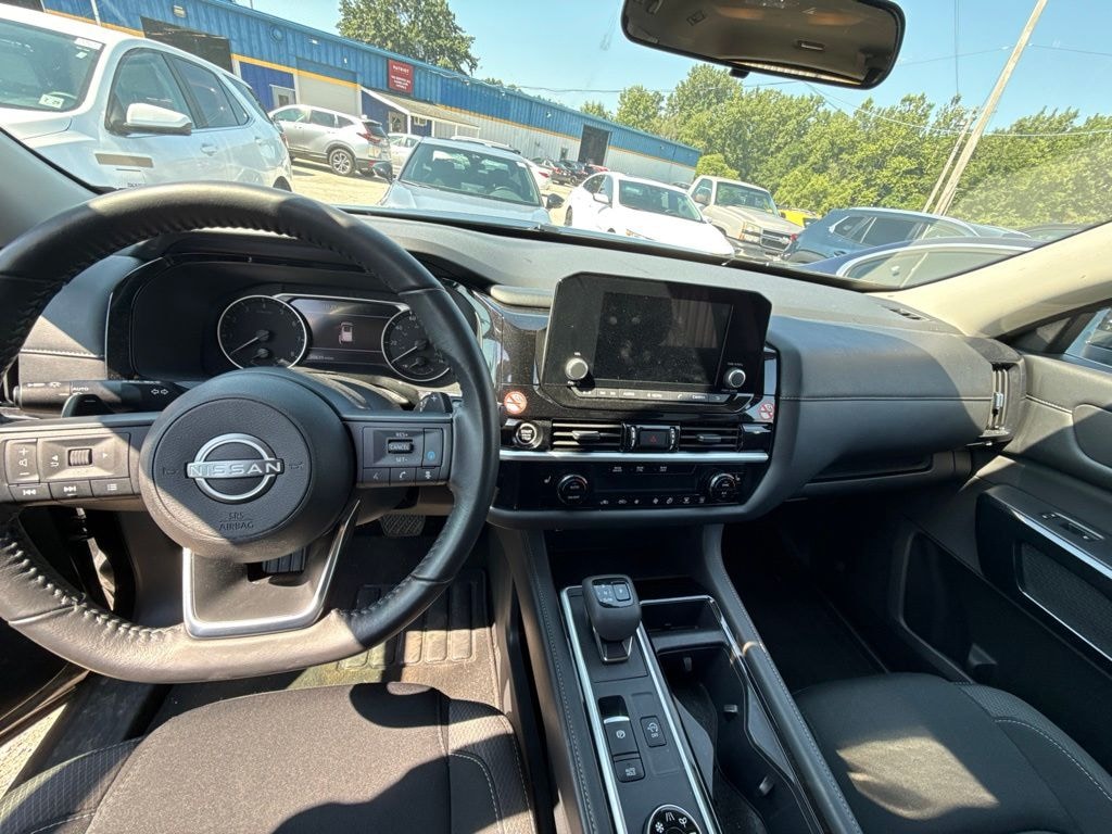 Used 2024 Nissan Pathfinder SV SUV