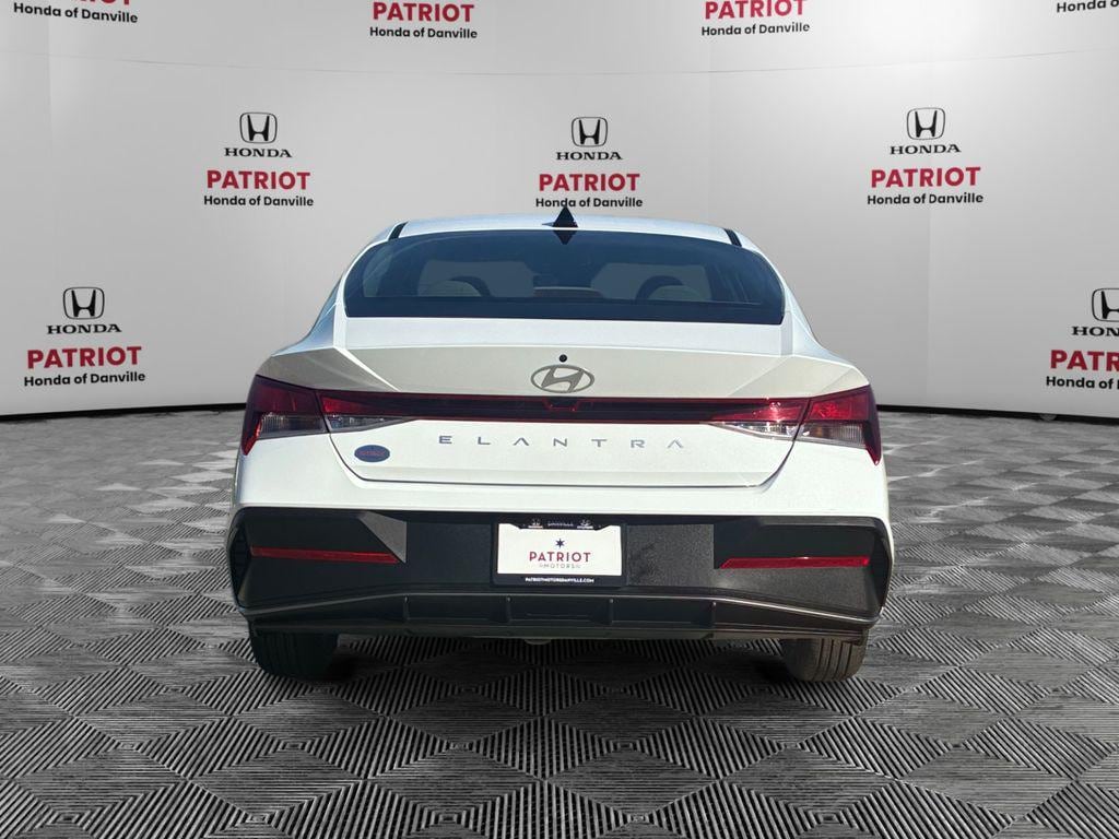 New 2026 Hyundai Elantra SE Sedan