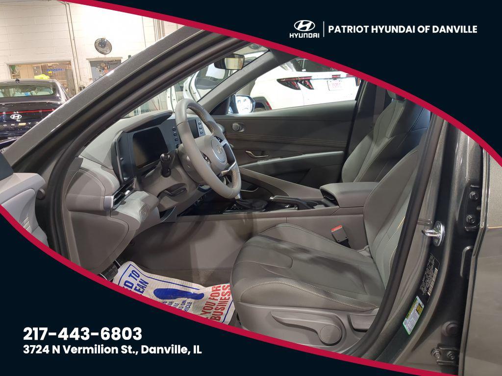 2025 Hyundai Elantra SEL's photo