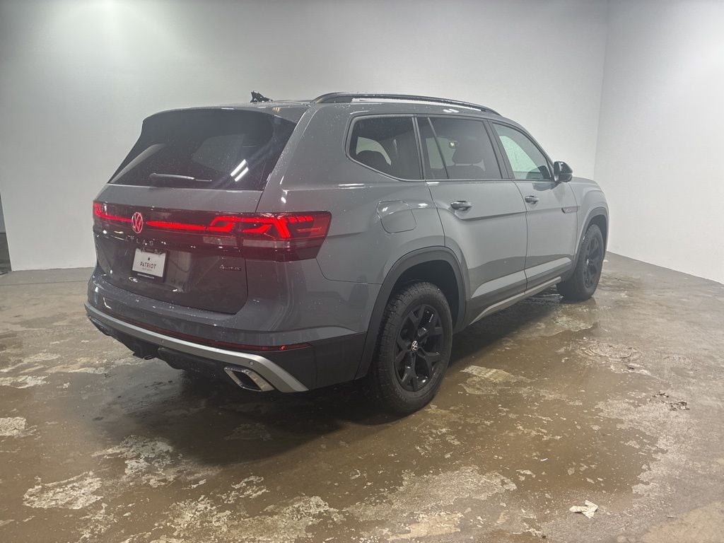 Used 2025 Volkswagen Atlas 2.0T Peak Edition SUV