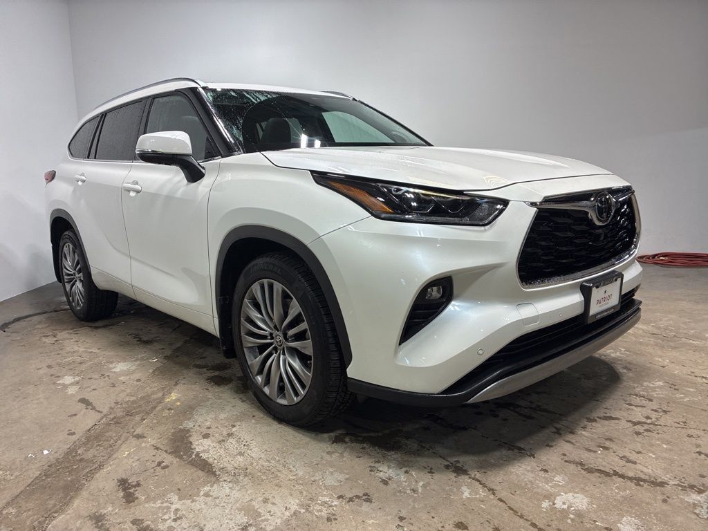 2021 Toyota Highlander Platinum's photo