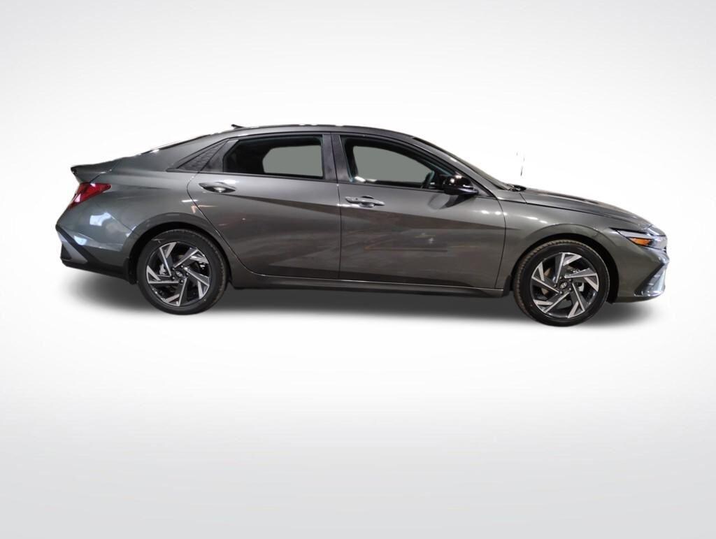 New 2025 Hyundai Elantra SEL Sport Sedan