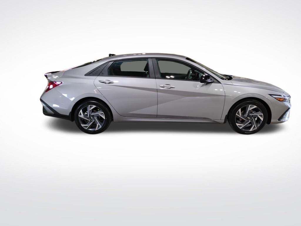New 2025 Hyundai Elantra SEL Sport Sedan