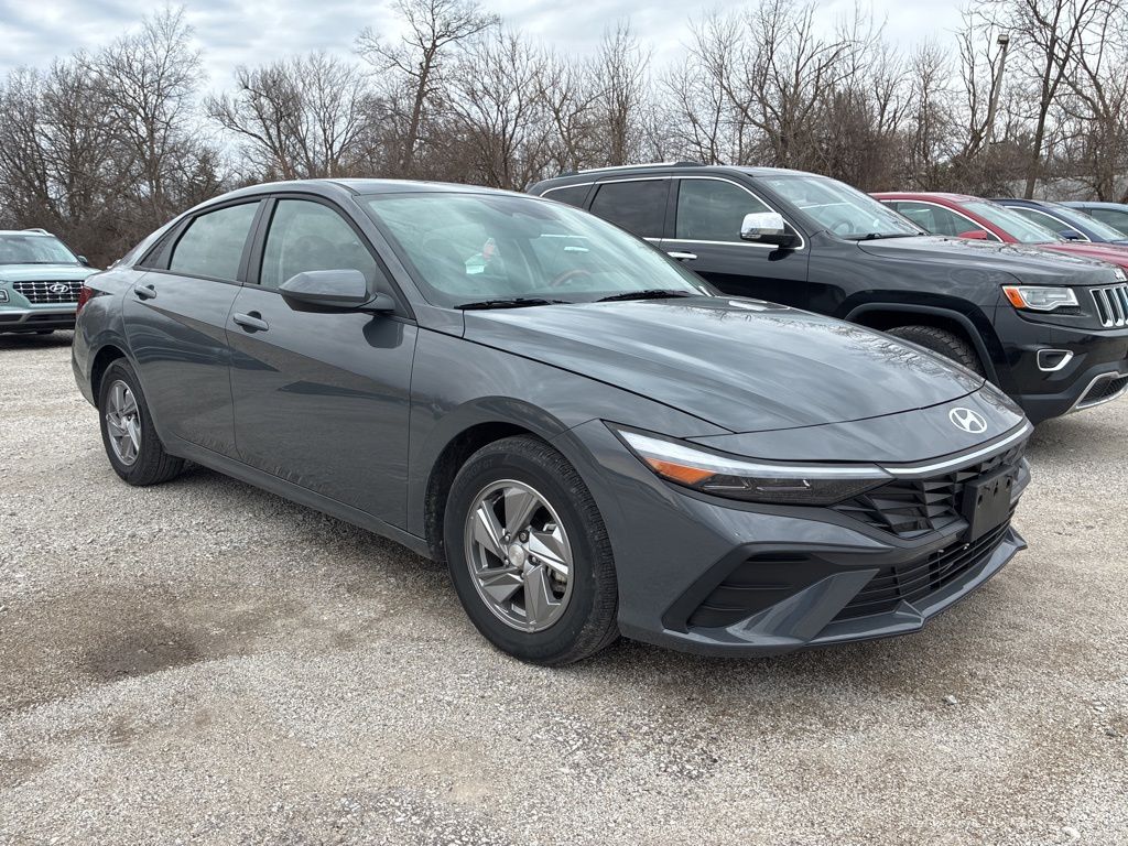2025 Hyundai Elantra SE