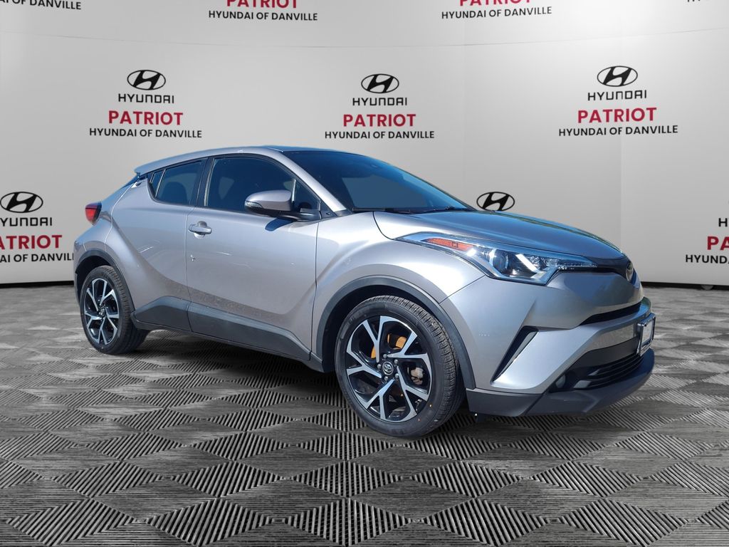 2018 Toyota C-HR XLE Premium's photo