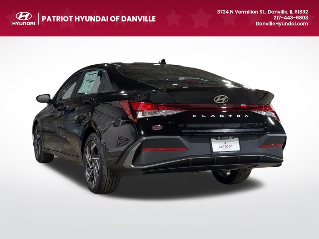 2025 Hyundai Elantra SEL Sport photo 3