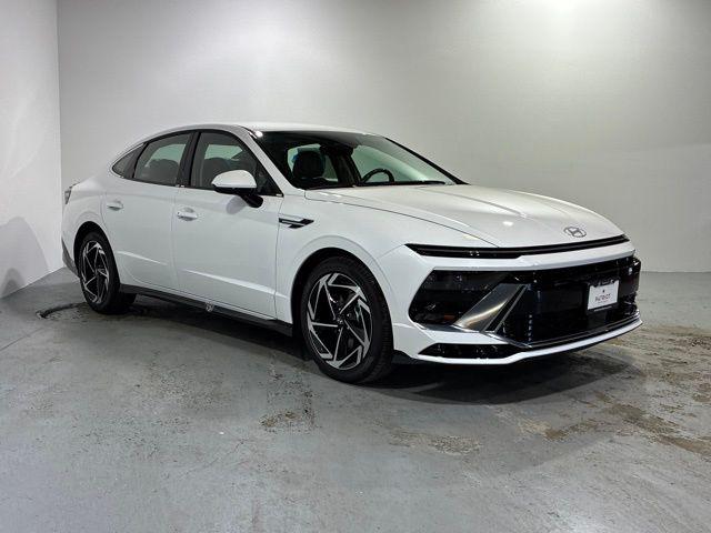 2026 Hyundai Sonata SEL Sport photo 2