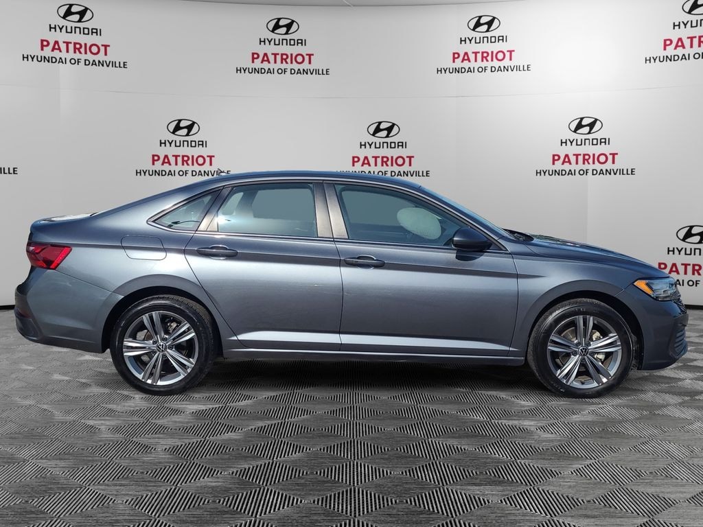 Used 2024 Volkswagen Jetta 1.5T SE Sedan