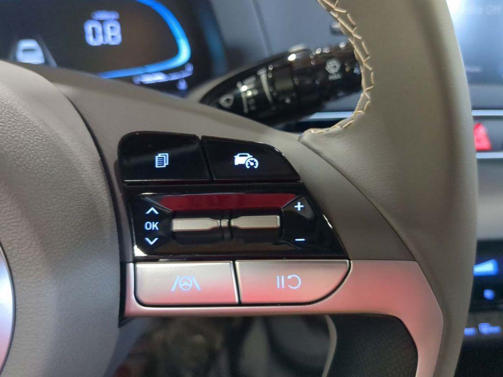 2025 Hyundai Elantra SEL - Photo 15