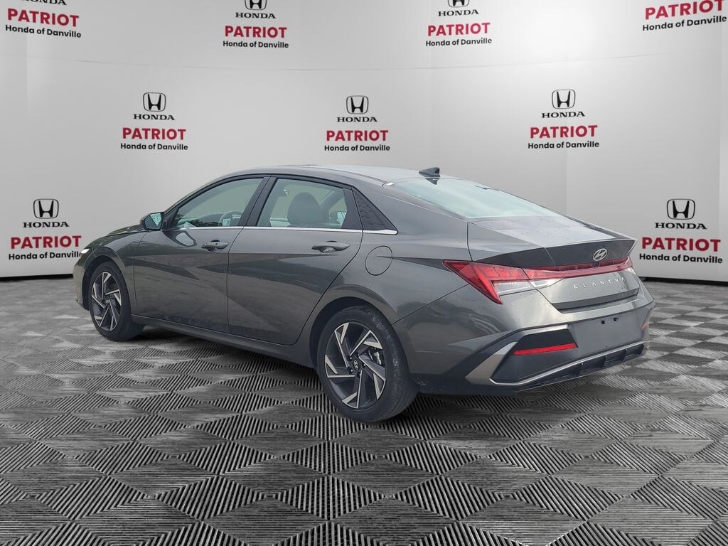 Used 2025 Hyundai Elantra SEL Convenience Sedan