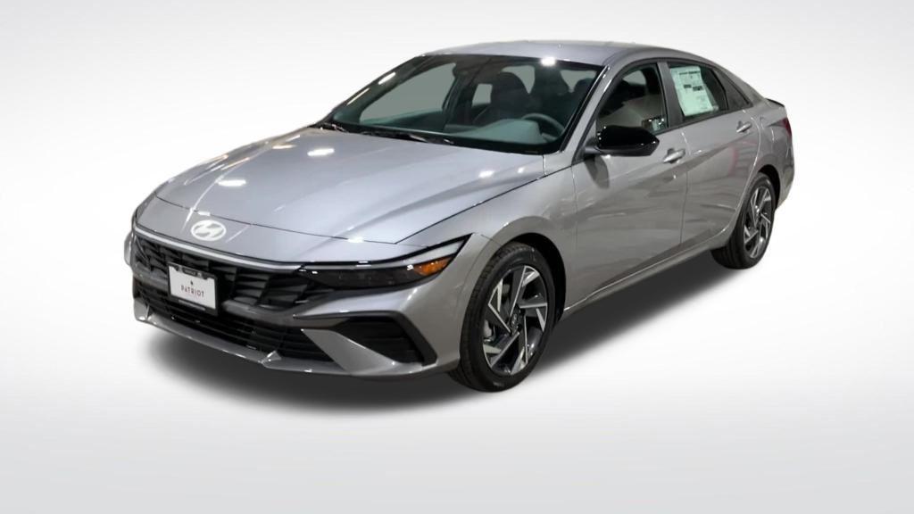 2025 Hyundai Elantra SEL Sport photo 2