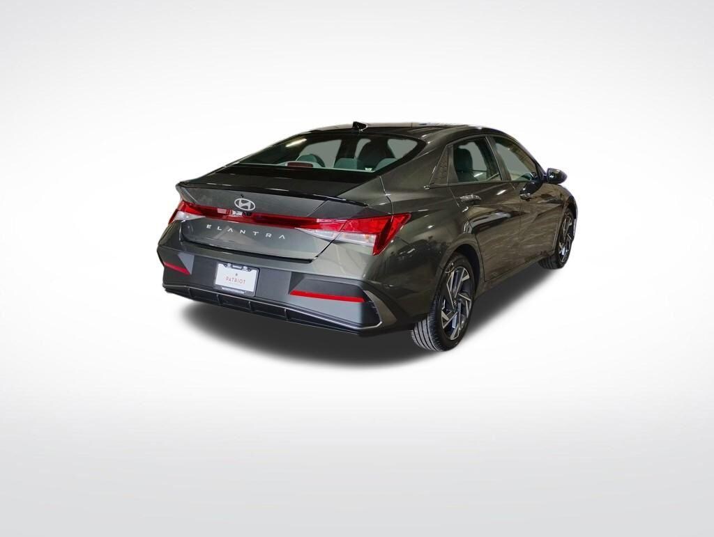 New 2025 Hyundai Elantra SEL Sport Sedan