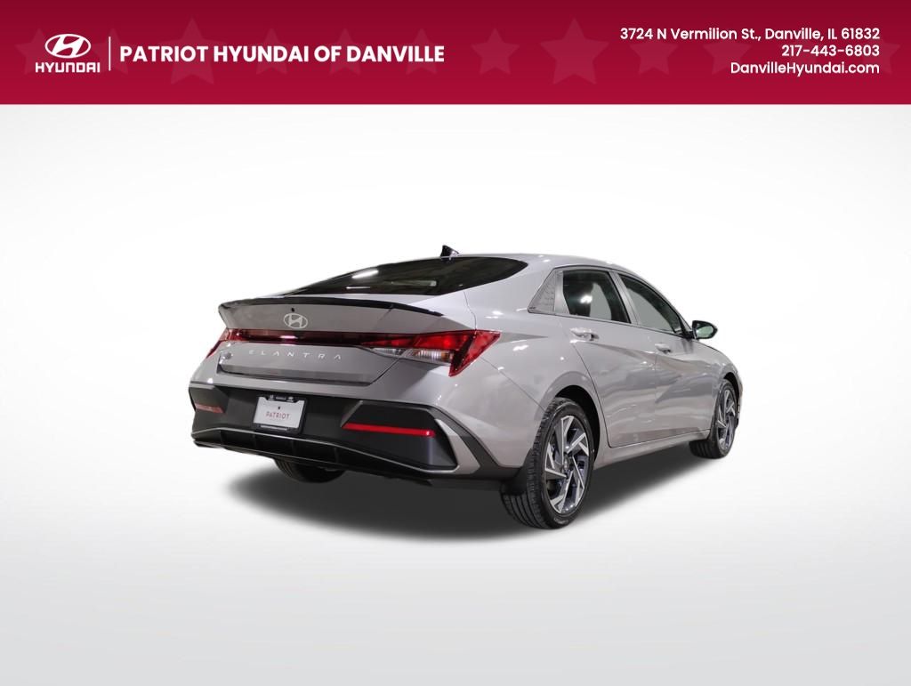 2025 Hyundai Elantra SEL Sport photo 2