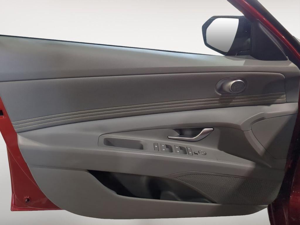 2025 Hyundai Elantra SEL - Photo 8