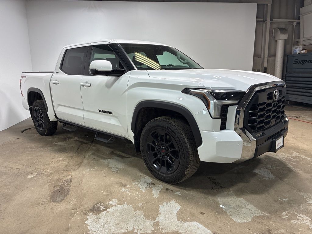 2023 Toyota Tundra SR5's photo