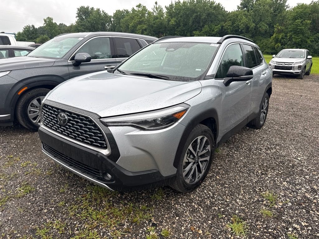 Used 2025 Toyota Corolla Cross XLE SUV