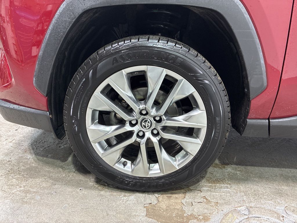 2020 Toyota RAV4 Limited photo 3