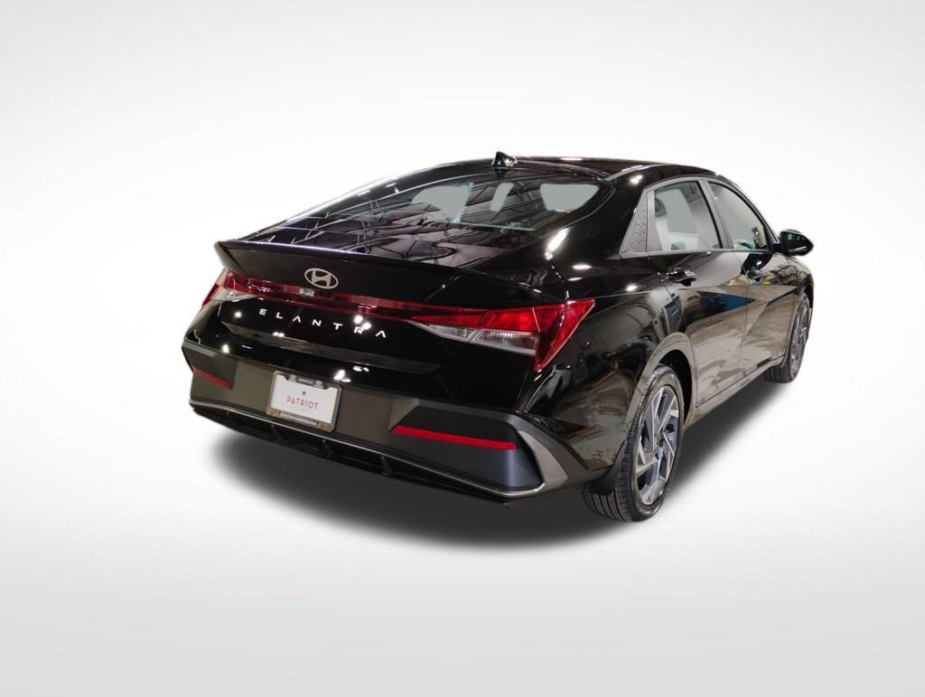 New 2025 Hyundai Elantra SEL Sport Sedan