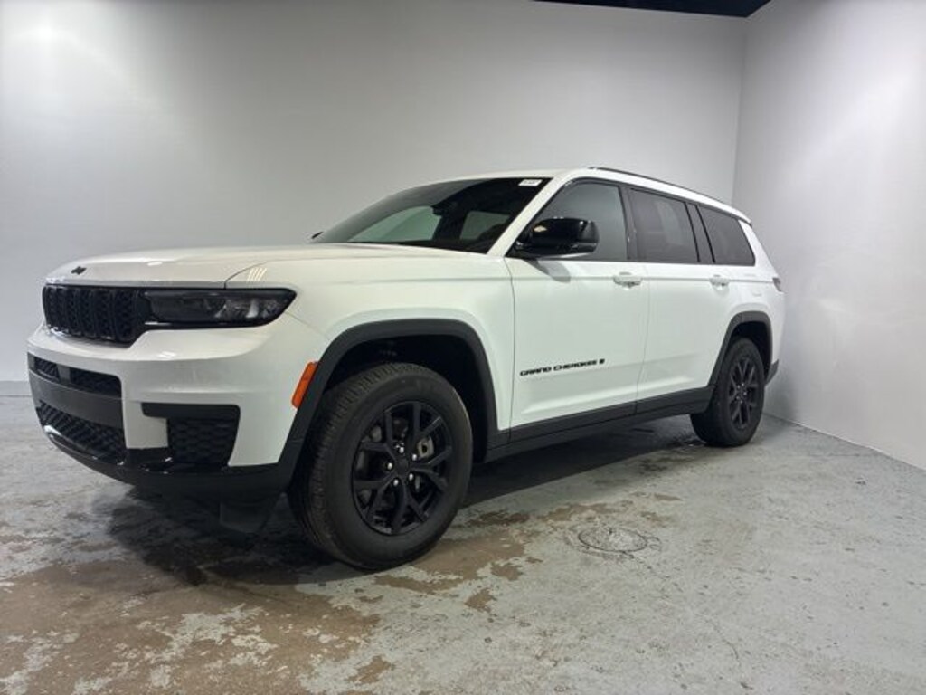 Used 2024 Jeep Grand Cherokee L Laredo SUV