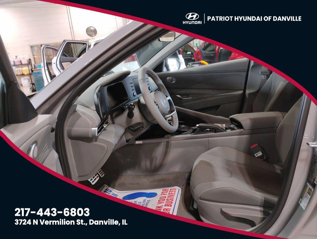 2025 Hyundai Elantra SEL's photo