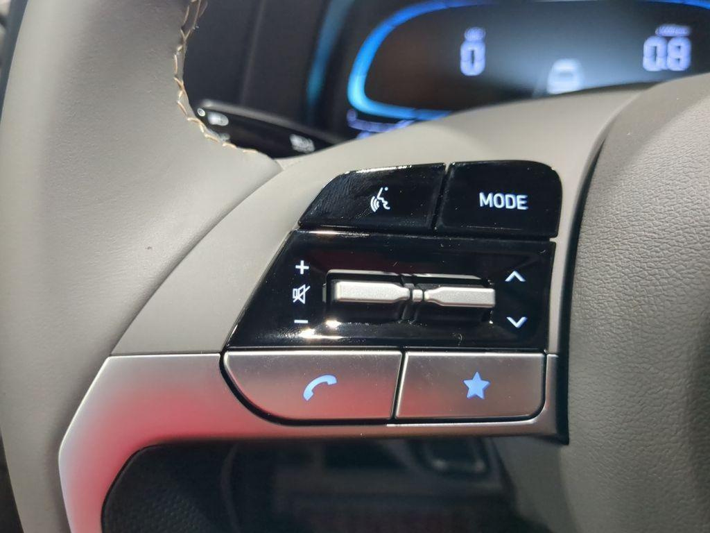 2025 Hyundai Elantra SEL - Photo 13