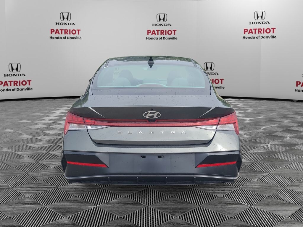 Used 2025 Hyundai Elantra SEL Convenience Sedan