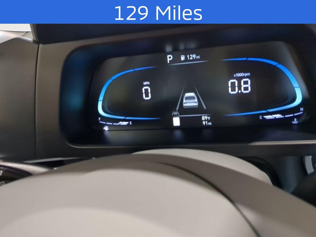 2025 Hyundai Elantra SEL - Photo 2