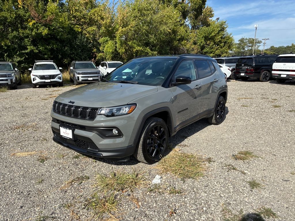 2024 Jeep Compass Latitude Altitude Special Edition photo 2