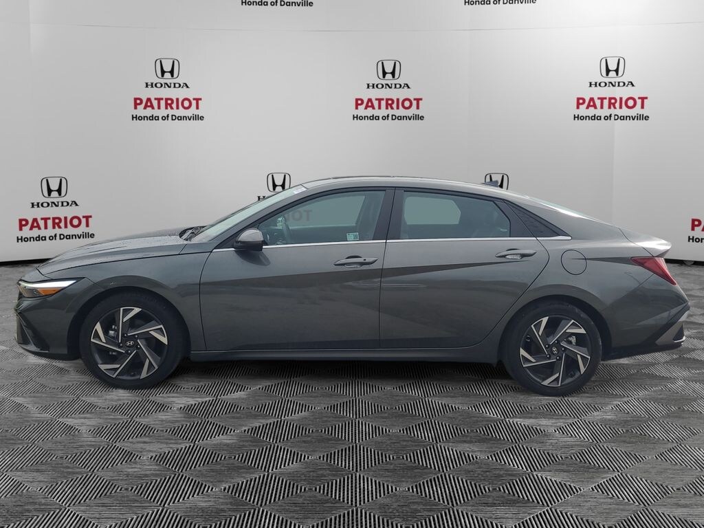 Used 2025 Hyundai Elantra SEL Convenience Sedan