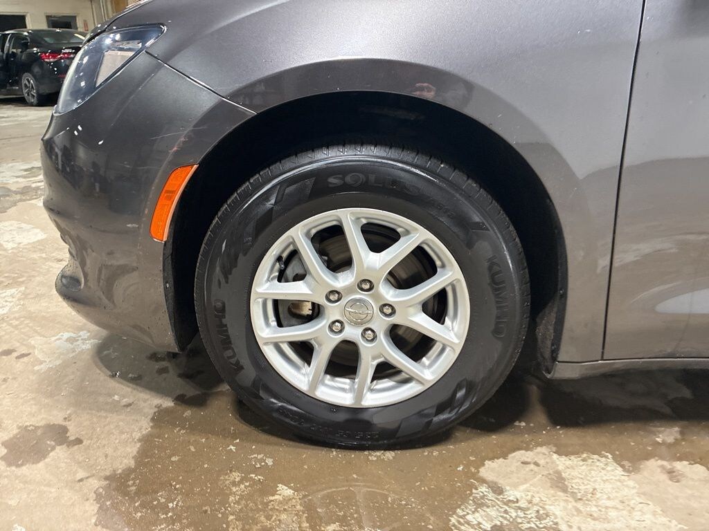 Used 2017 Chrysler Pacifica LX Van