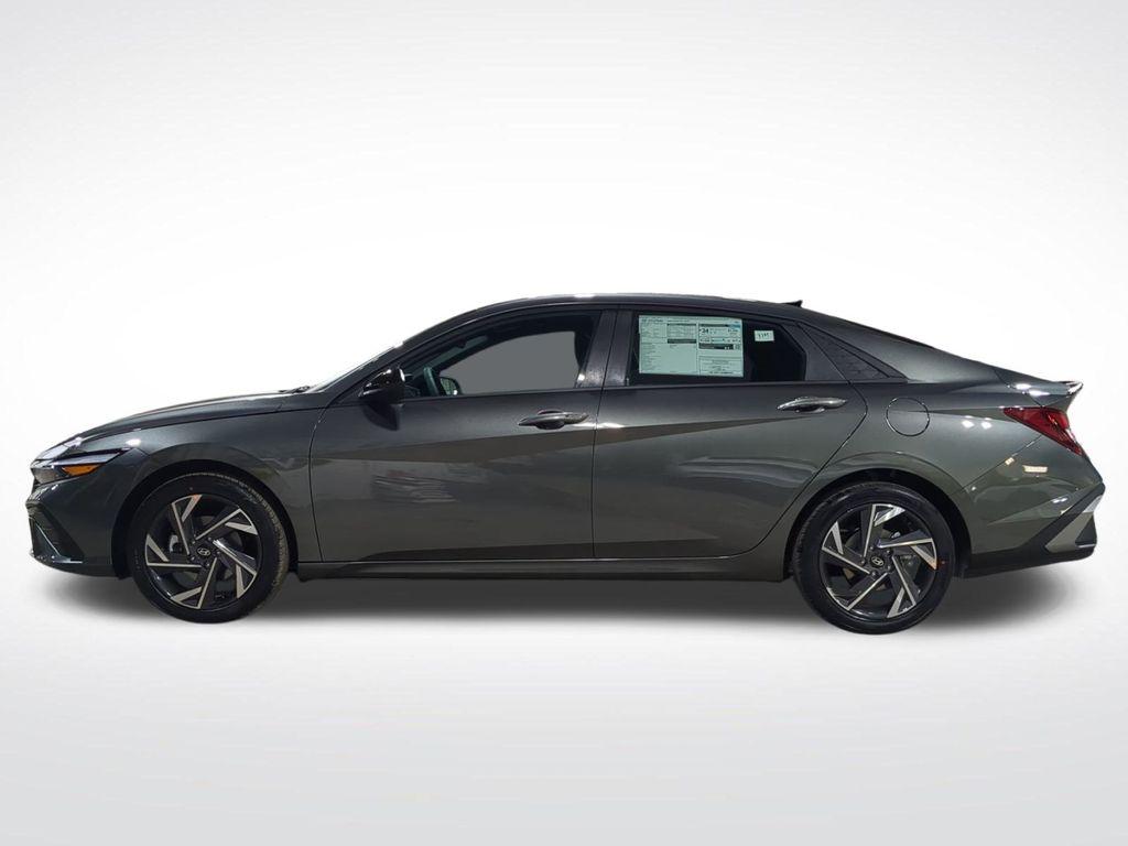 2025 Hyundai Elantra SEL Sport photo 2