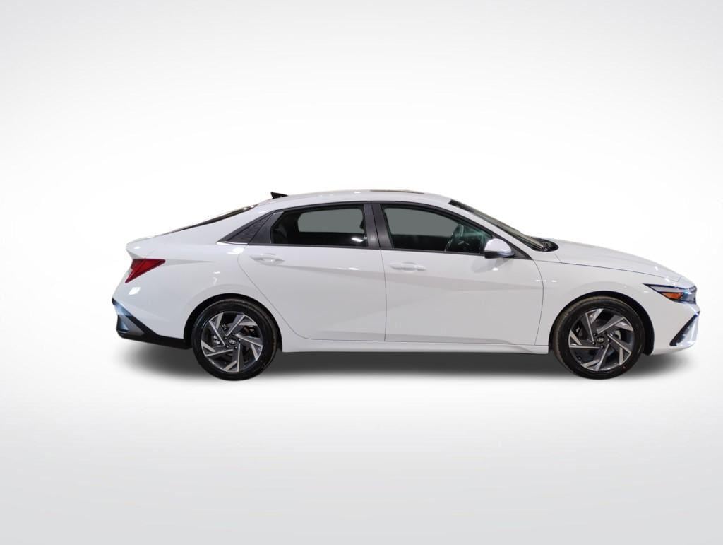 New 2025 Hyundai Elantra Limited Sedan