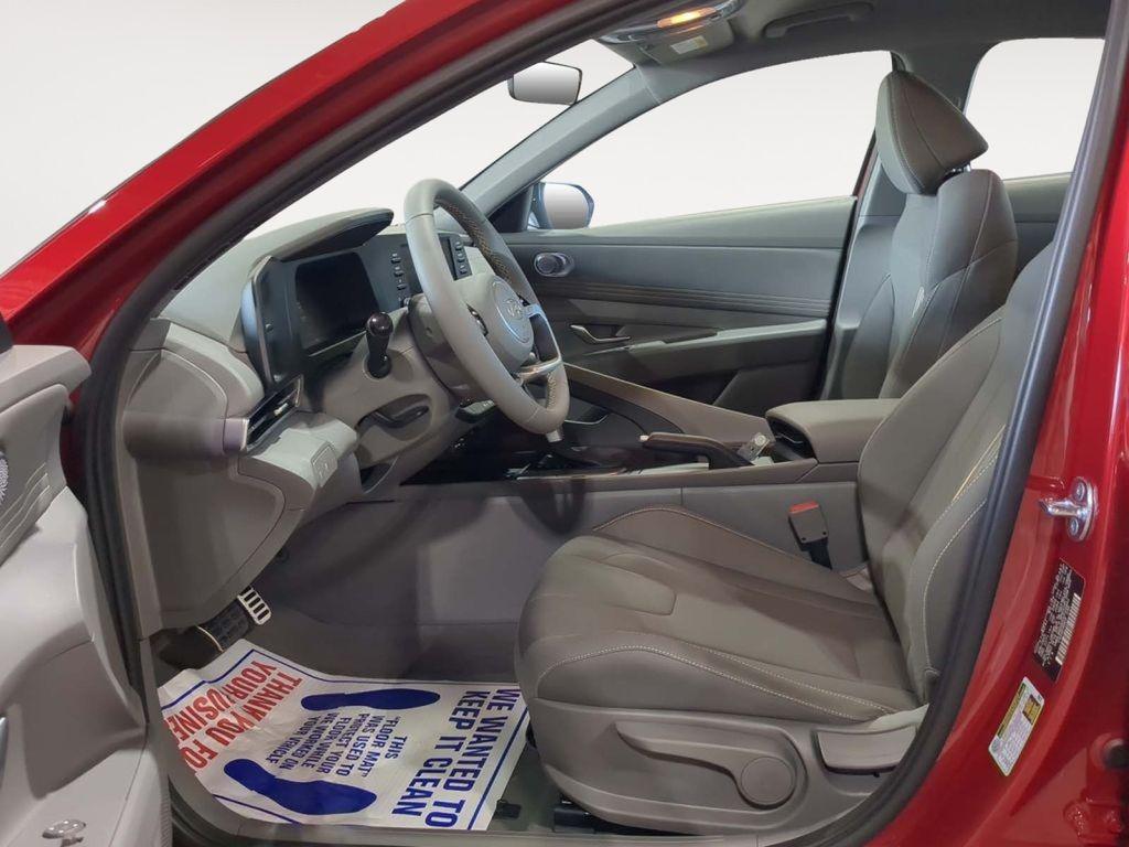 2025 Hyundai Elantra SEL - Photo 11