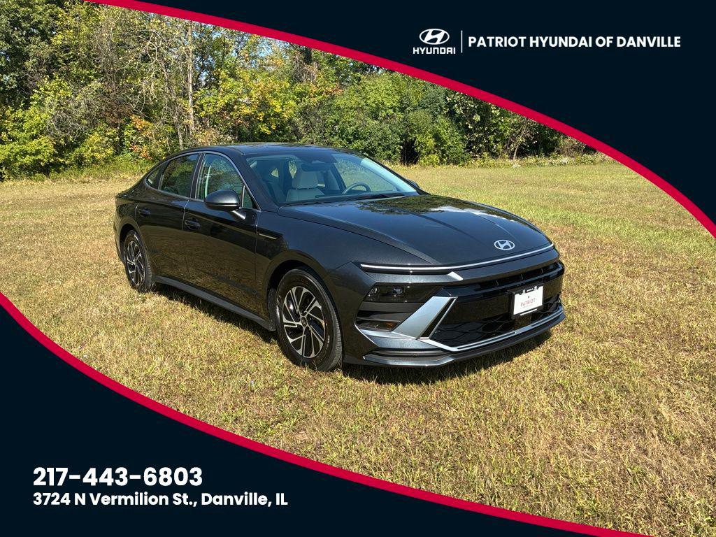 2026 Hyundai Sonata Hybrid Blue's photo