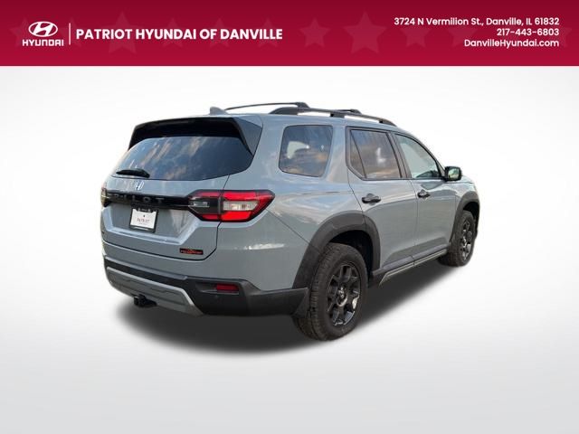 2023 Honda Pilot TrailSport photo 2