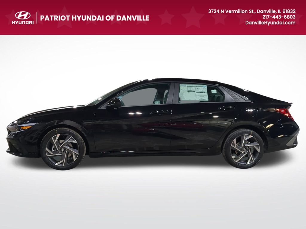 2025 Hyundai Elantra SEL Sport photo 2