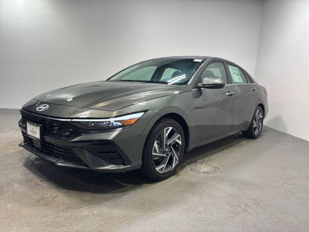 New 2025 Hyundai Elantra Limited Sedan
