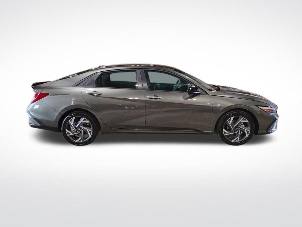 New 2025 Hyundai Elantra SEL Sport Sedan