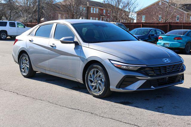 2026 Hyundai Elantra 1.6 HEV Blue's photo