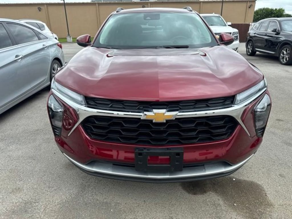 Used 2025 Chevrolet Trax LT SUV