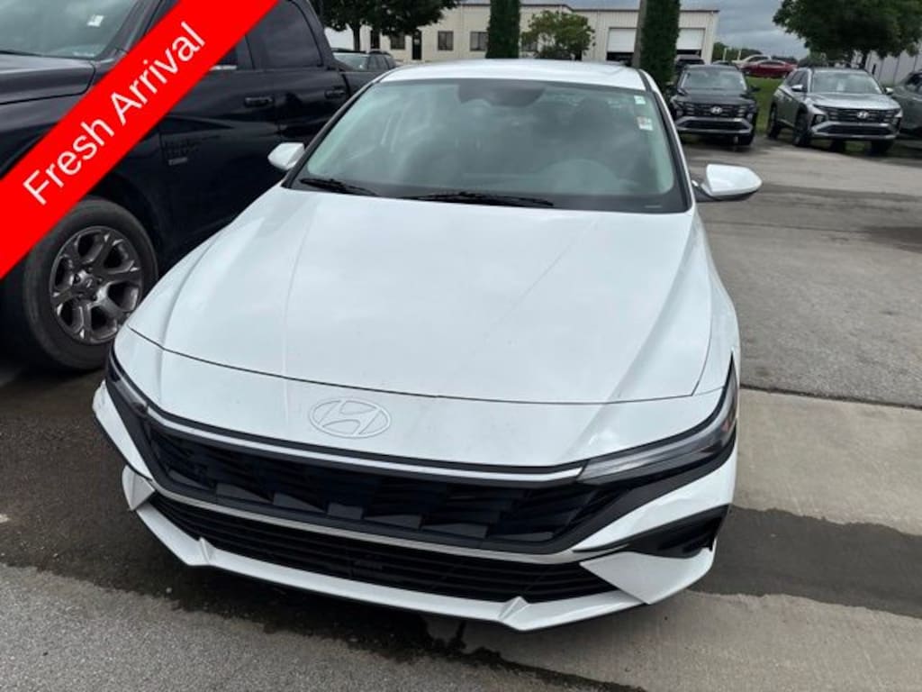 Used 2025 Hyundai Elantra SE Sedan
