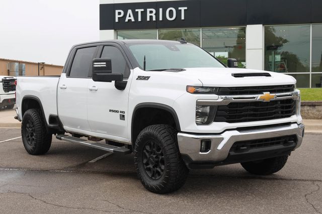 2025 Chevrolet Silverado HD LT 4WD Crew Cab Standard Box's photo